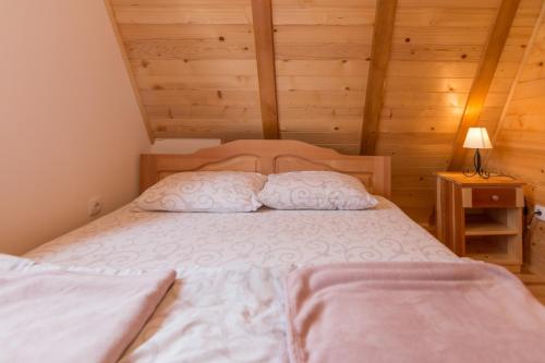Un ou plusieurs lits dans un hébergement de l'établissement Mountain house Popović Tara