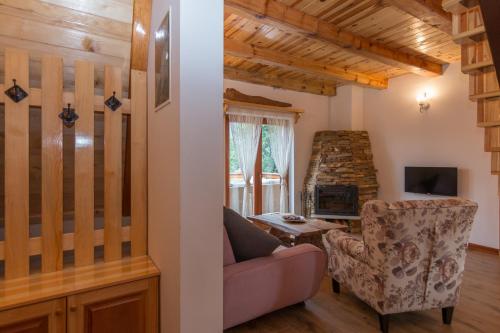 Télévision ou salle de divertissement dans l'établissement Mountain house Popović Tara