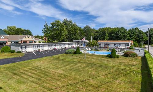 The Saco Motelの敷地内または近くにあるプール
