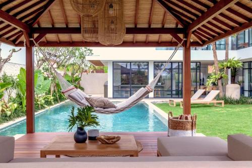 a hammock in the backyard of a villa at Villa Nonnavana - 12-minute walk to Batu Bolong Beach in Canggu