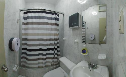 Un baño de Casa Hualpa Hostel
