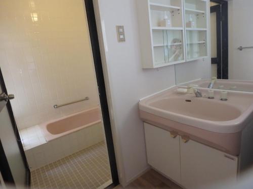 Ένα μπάνιο στο AOI Guest House