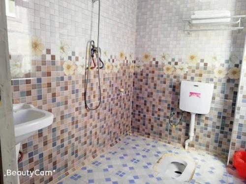 Dihao Hostel North Railway Station tesisinde bir banyo