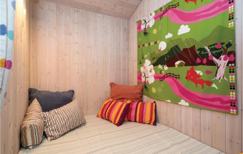 Postel nebo postele na pokoji v ubytování 3 Bedroom Awesome Home In Hjrring