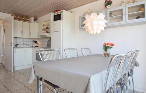 a kitchen and dining room with a table and chairs at Terrassehus in Fæbæk