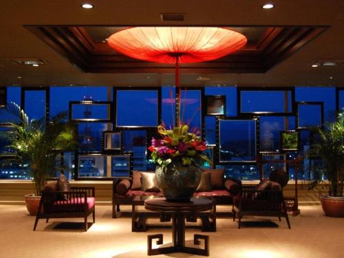 a living room with a vase of flowers on a table at Kakegawa Grand Hotel in Kakegawa