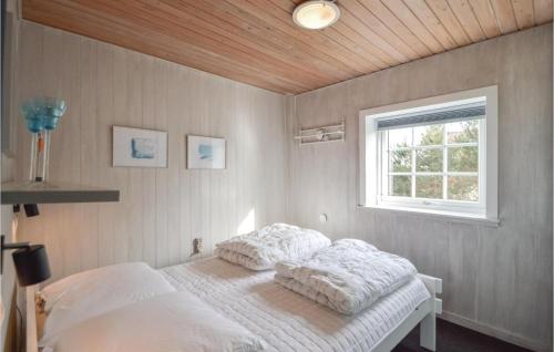Postel nebo postele na pokoji v ubytování Gorgeous Home In Rm With Kitchen