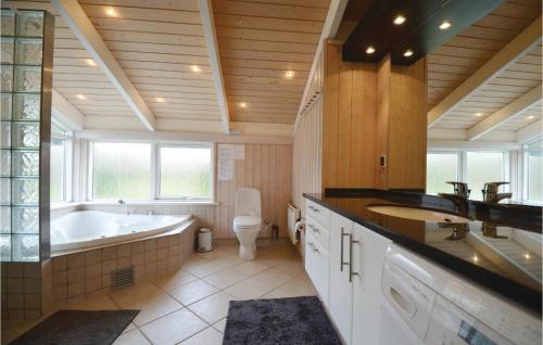 エーベルトフトにあるNice Home In Ebeltoft With 3 Bedrooms, Sauna And Wifiのギャラリーの写真