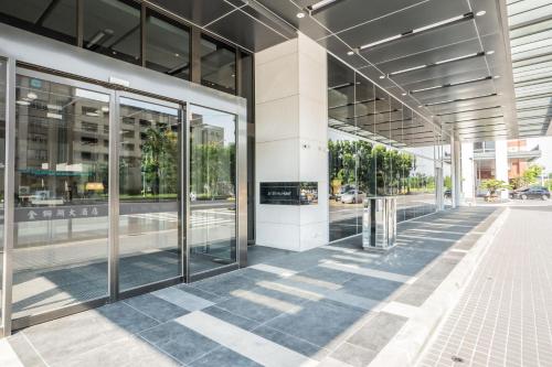 an empty building with glass doors on a street at Jin Shi Hu Hotel in Kaohsiung