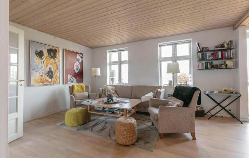 Posezení v ubytování Three-Bedroom Holiday Home In Nexo