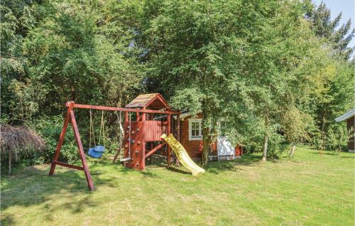 Vaikų žaidimų erdvė apgyvendinimo įstaigoje Cozy Home In Lundby With Sauna