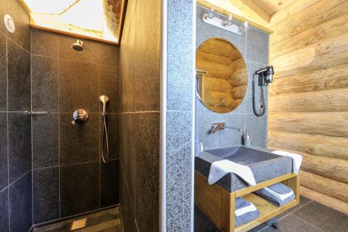Kylpyhuone majoituspaikassa Les Chalets de Maramour