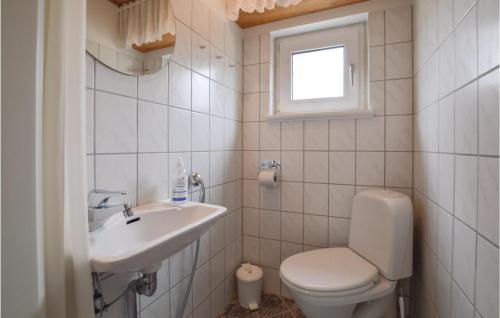 Kylpyhuone majoituspaikassa Awesome Home In Slagelse With Wifi