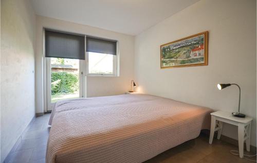 En eller flere senge i et værelse på Stunning Home In Eg With 2 Bedrooms And Wifi