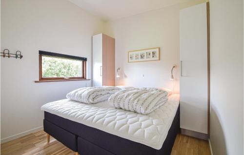 Postel nebo postele na pokoji v ubytování Amazing Home In Brkop With Wifi