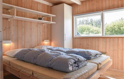 Lova arba lovos apgyvendinimo įstaigoje Stunning Home In Harbore With Sauna