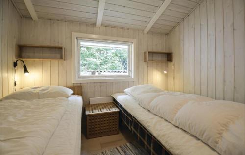 Postel nebo postele na pokoji v ubytování 3 Bedroom Awesome Home In Ebeltoft