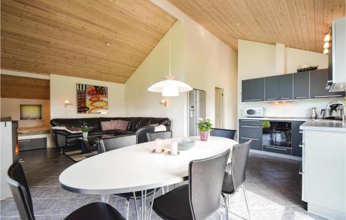 Kuchyň nebo kuchyňský kout v ubytování Holiday Home Metholmvej