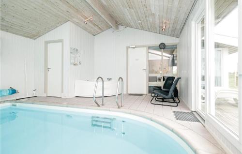 Бассейн в Holiday Home Lokken 21 With Hot Tub или поблизости