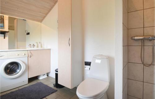 エーベルトフトにあるAmazing Home In Ebeltoft With Sauna, Wifi And 4 Bedroomsのギャラリーの写真