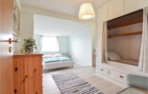 Postel nebo postele na pokoji v ubytování Stunning Home In Ebberup With Kitchen