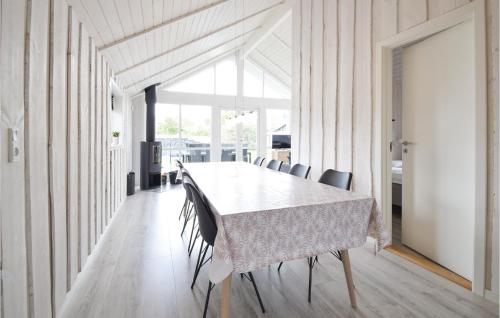 Fotografie z fotogalerie ubytování Four-Bedroom Holiday Home In Malling v destinaci Malling