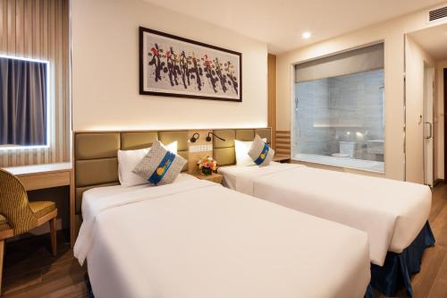 Ένα ή περισσότερα κρεβάτια σε δωμάτιο στο Lucky Sun Hotel