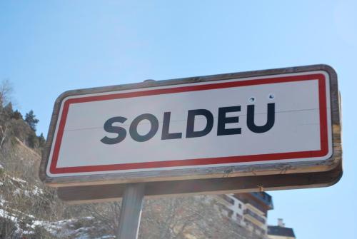  Roc Apartment -  Room  picture :   Shower    TV    Hairdryer                           