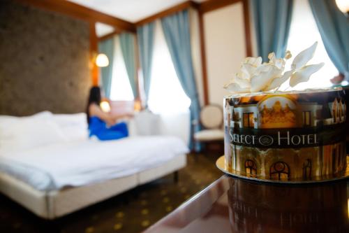 a hotel room with a bed and a can of beer at Hotel Select in Iaşi