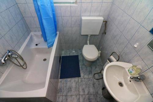 Bilik mandi di G.Baković