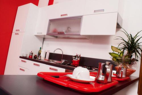 a kitchen with a red tray on a counter at Sette Cuscini Bed And Breakfast in Toritto