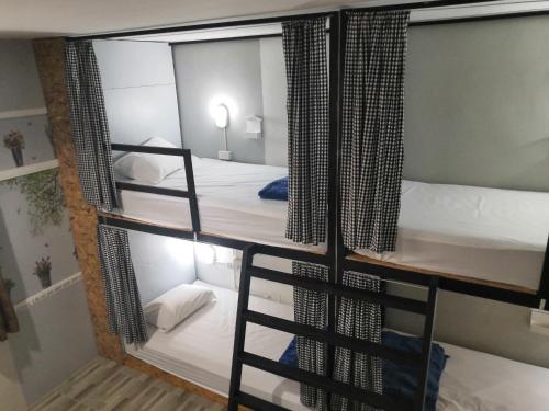 Postel nebo postele na pokoji v ubytování Backpack Hostel Kohyaoyai