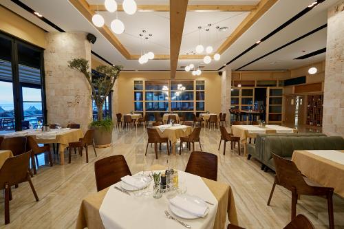 Un restaurante u otro lugar para comer en ETER Hotel