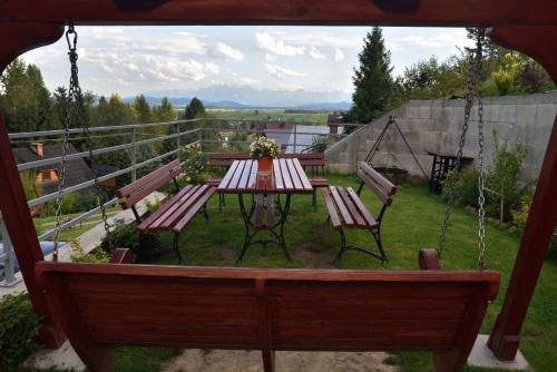 a picnic table and two benches in a yard at Pod Gorcami in Waksmund