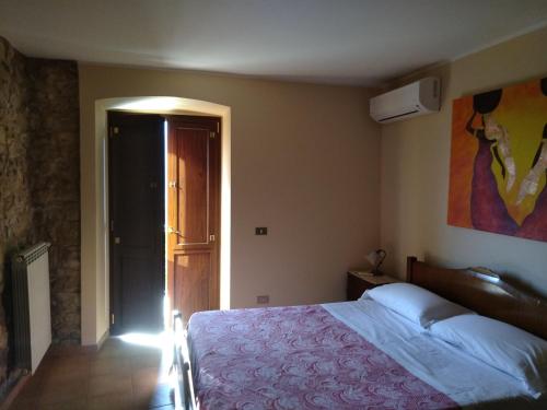 Ένα ή περισσότερα κρεβάτια σε δωμάτιο στο Casa Vacanze "Pietra viva"