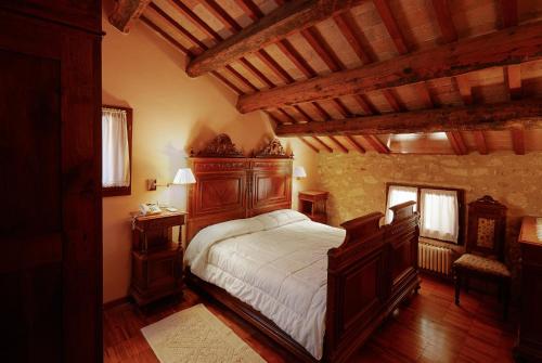 a bedroom with a bed in a room with wooden ceilings at Agriturismo Le Vescovane in Longare