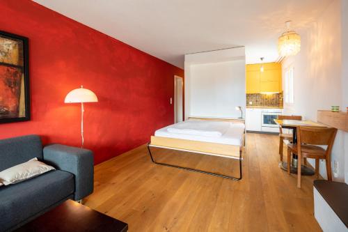 Postel nebo postele na pokoji v ubytování LAAX Homes - Casa Cannaretsch