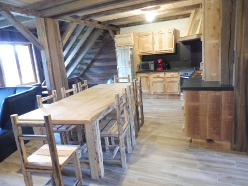 a kitchen with a long wooden table and chairs at gîte 8 personnes " LE CHAMOIS " in Gerbépal