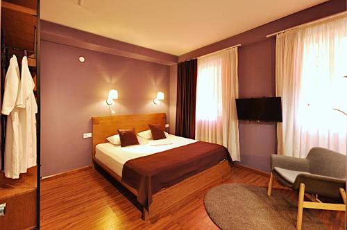 Postel nebo postele na pokoji v ubytování Elle Boutique Hotel