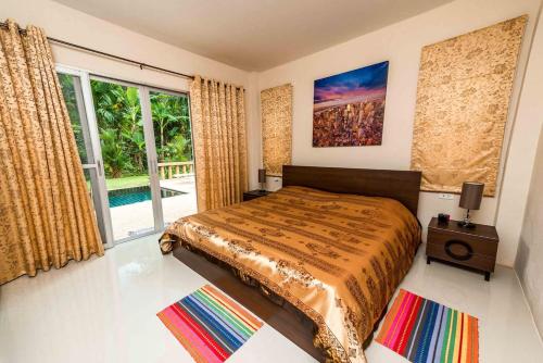 3 bed villa Casa Sakoo B31 tesisinde bir odada yatak veya yataklar