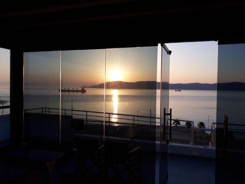 a room with a view of the water and the sunset at deep blue in Lávrion