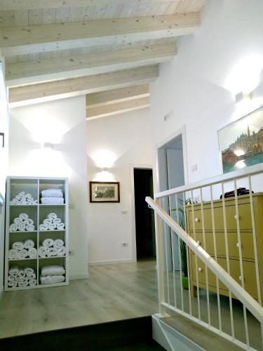 a room with white walls and wooden ceilings at Le Mandragole B&B in Roncade