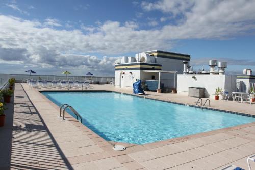 Bazén v ubytování Princess Bayside Beach Hotel nebo v jeho okolí