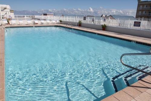 Bazén v ubytování Princess Bayside Beach Hotel nebo v jeho okolí