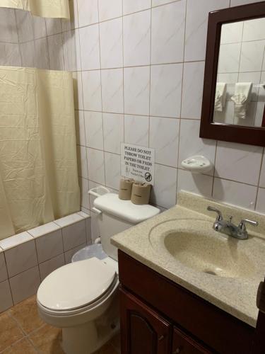 Koupelna v ubytování Panchos Villas