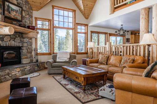 Moose Meadows Lodge – Photos 2
