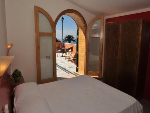 a bedroom with a bed and a view of a patio at Le Due Sirene in Piano di Sorrento