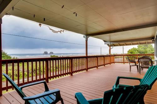 a deck with chairs and a view of the ocean at Falcon's Nest in Twin Rocks