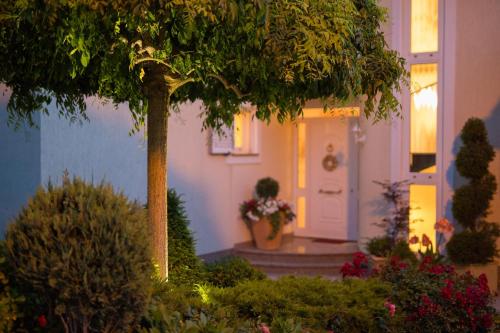 a house with a white door and a vase of flowers at Apartment Punat in Punat