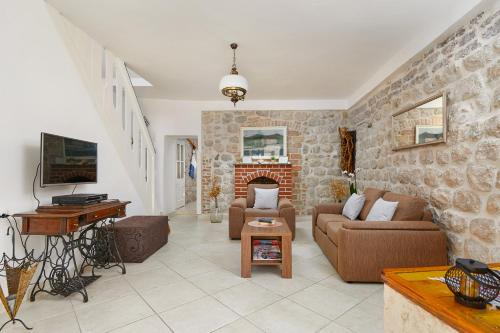 Gallery image of Mediterranean Holiday House & Apartments in Kotor